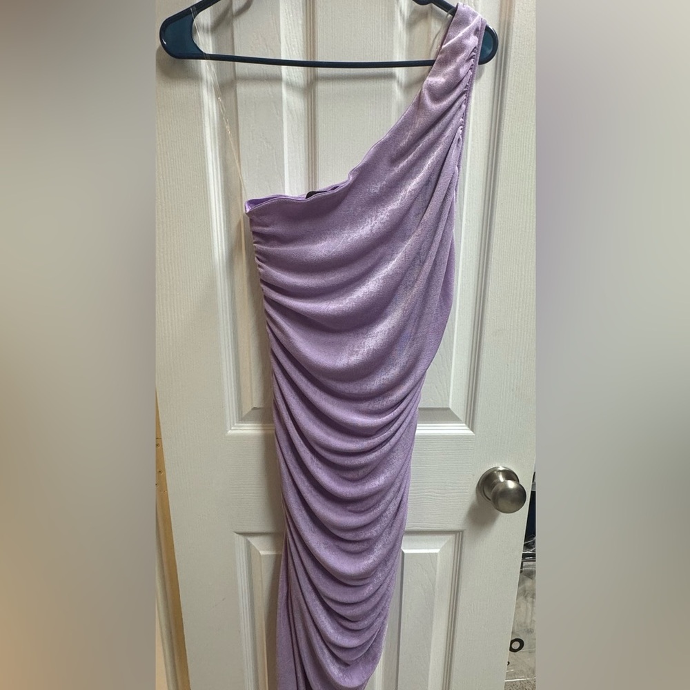 One shouldered rouched liliac dress.